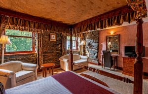 Four Poster Bed Room with River View Whitewater Hotel